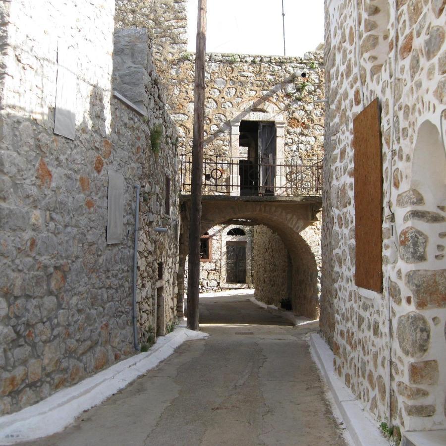 Traditional Hotel Ianthe Vessa Exterior photo