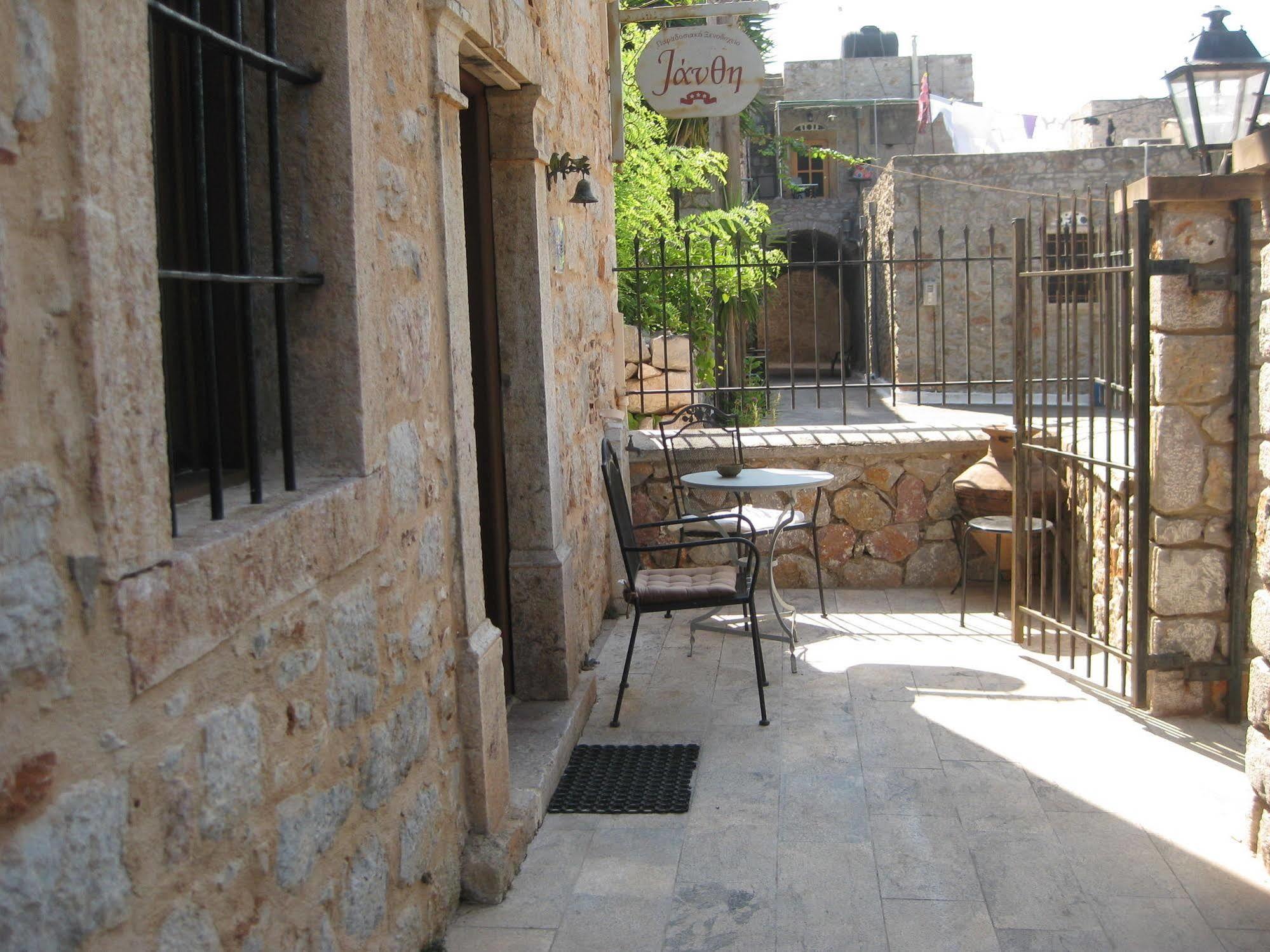 Traditional Hotel Ianthe Vessa Exterior photo