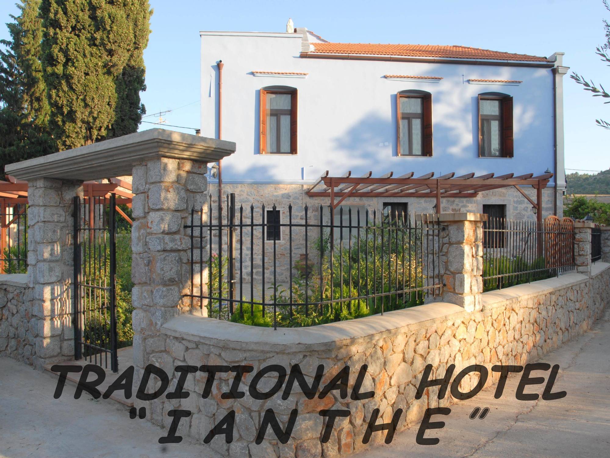 Traditional Hotel Ianthe Vessa Exterior photo